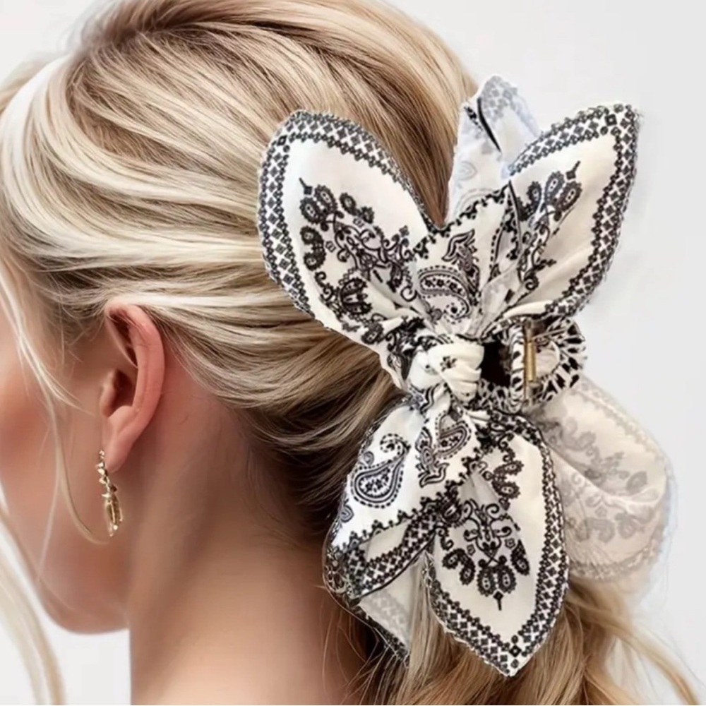 Elegant Black and White Paisley Hair Bow - Picture 2 of 2